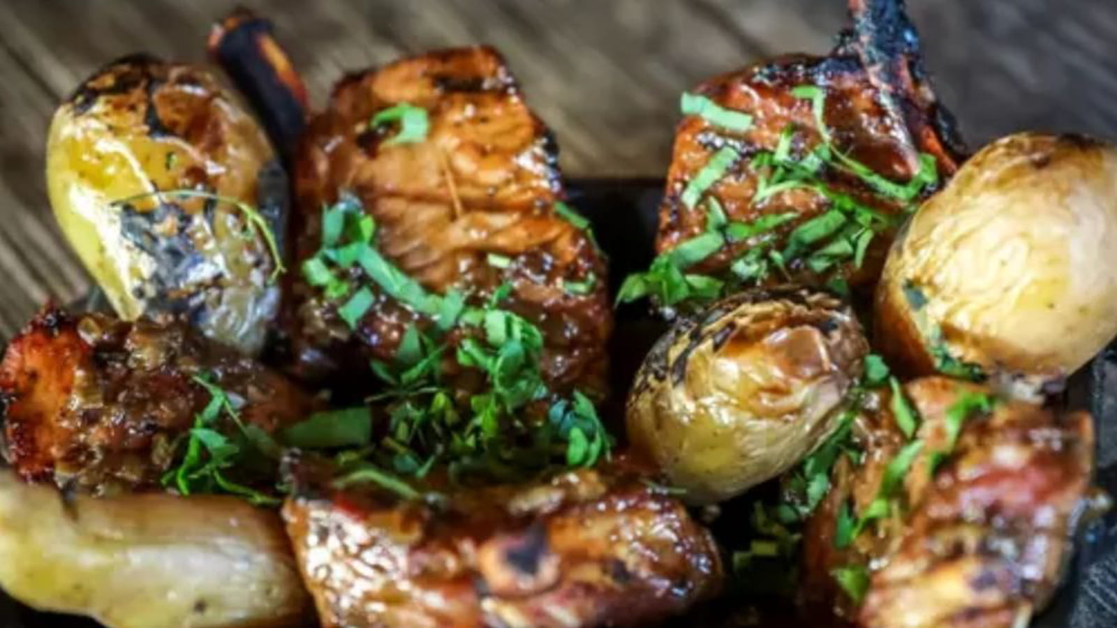 Côtelettes d’agneau irlandais marinées et grillées