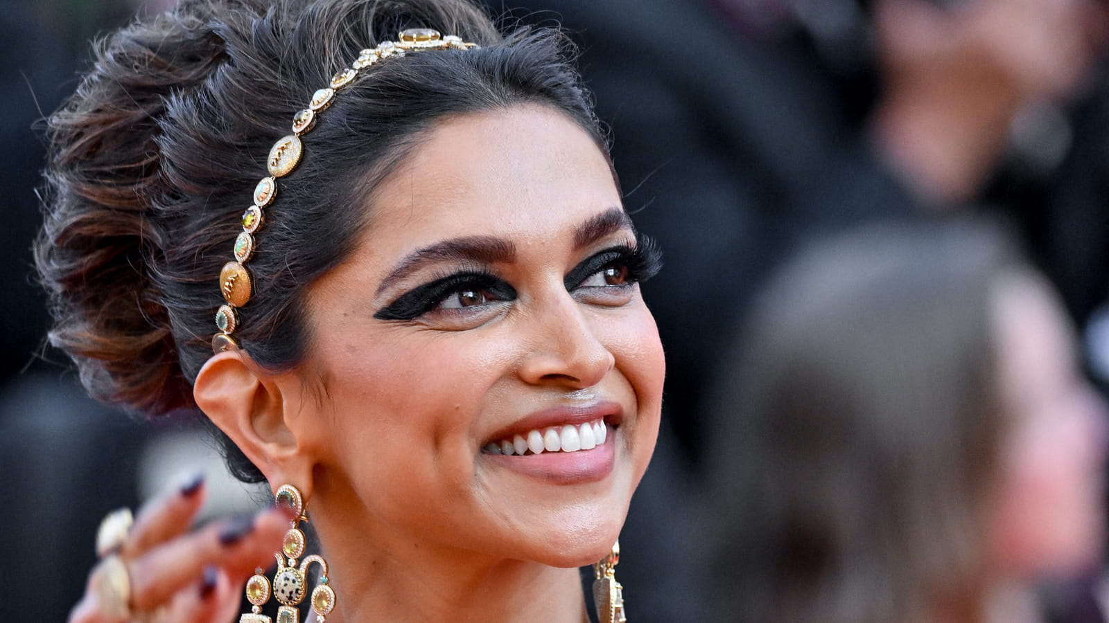 Deepika Padukone et son regard noir 