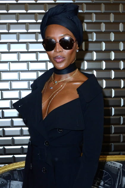 Naomi Campbell en lunettes de soleil fines