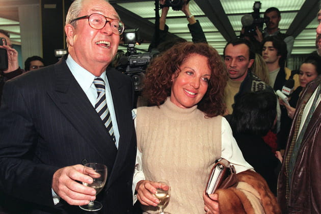 Jean-Marie Le Pen et Jany Le Pen, bras dessus-bras dessous en 1999