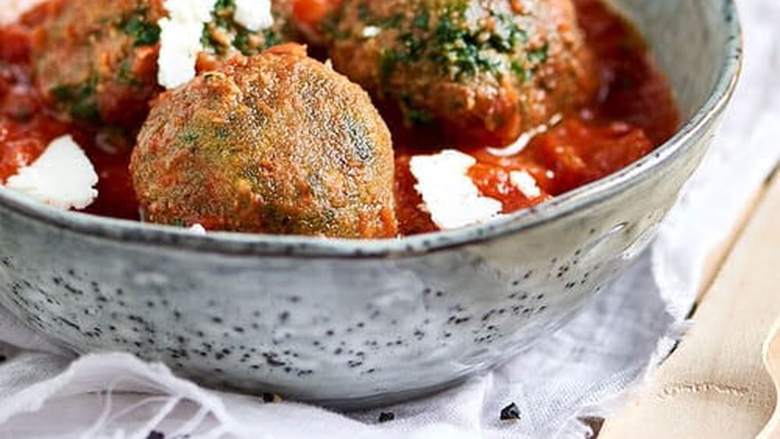 Boulettes d’épinards à la sauce de tomate cerise