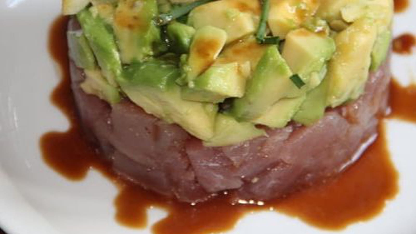 Tartare de thon cru et avocat a la japonaise