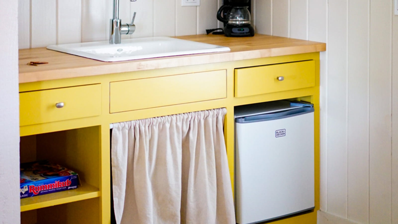 Meuble de cuisine jaune
