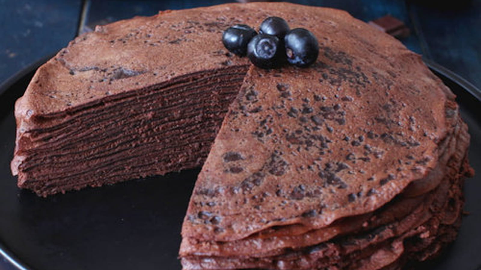 Gâteau de crêpes au chocolat intense
