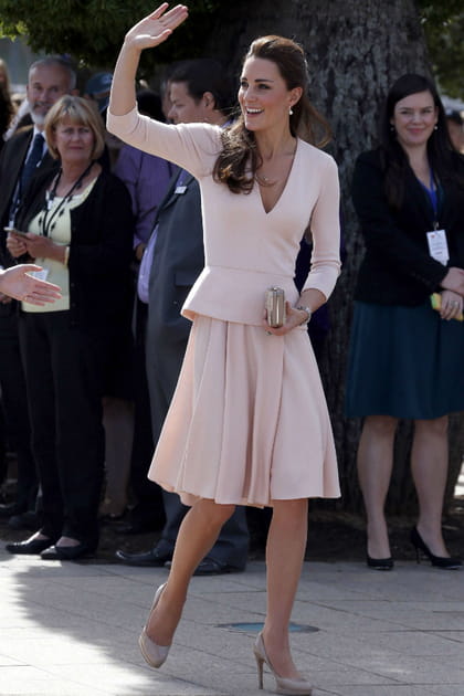Kate Middleton en robe rose Alexander McQueen en 2014