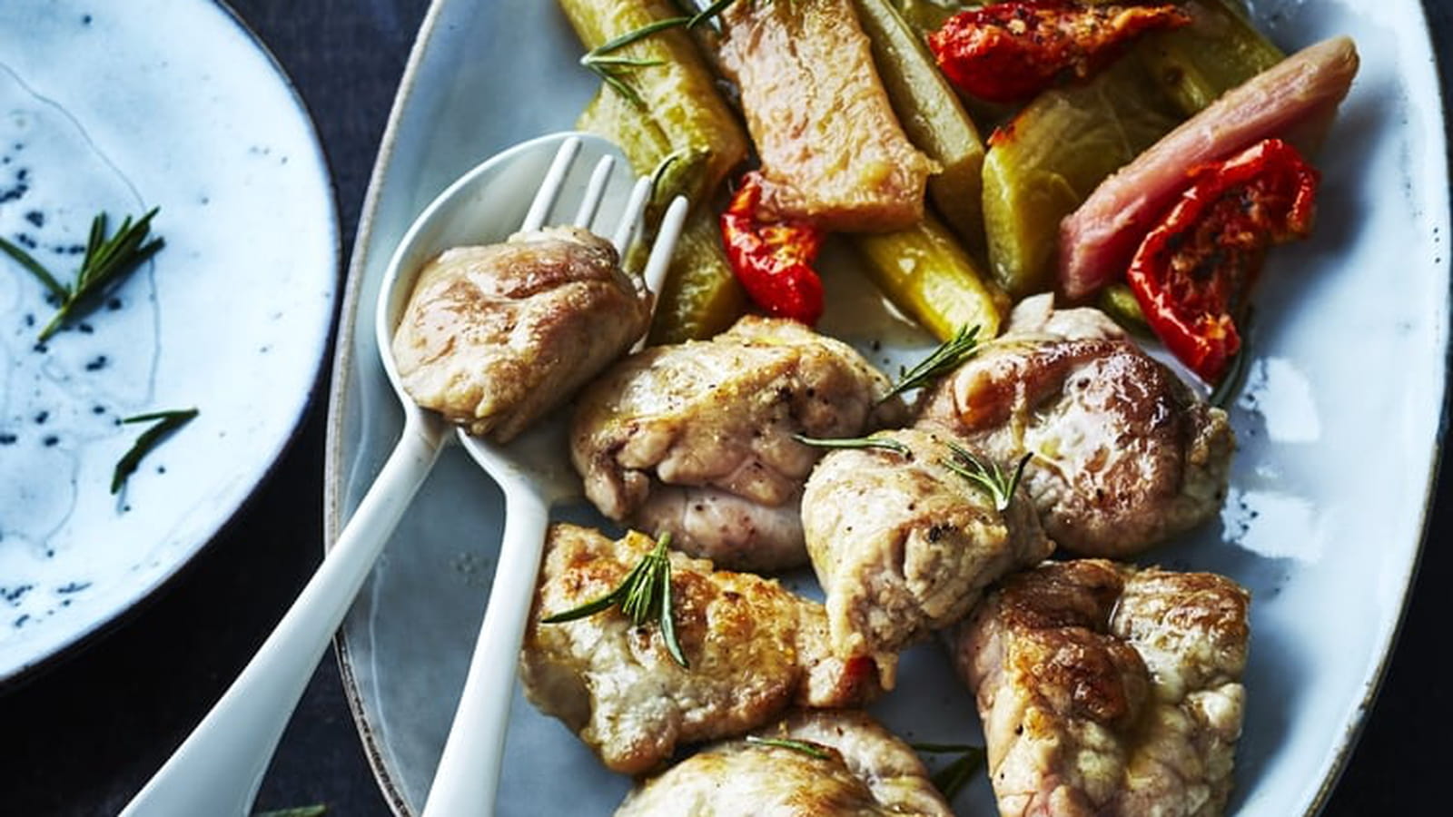 Ris d’agneau poêlés, rhubarbe et tomates confites