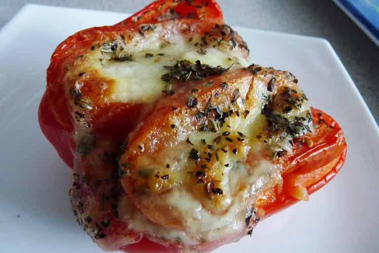 Poivron farci au thon, tomate et mozzarella