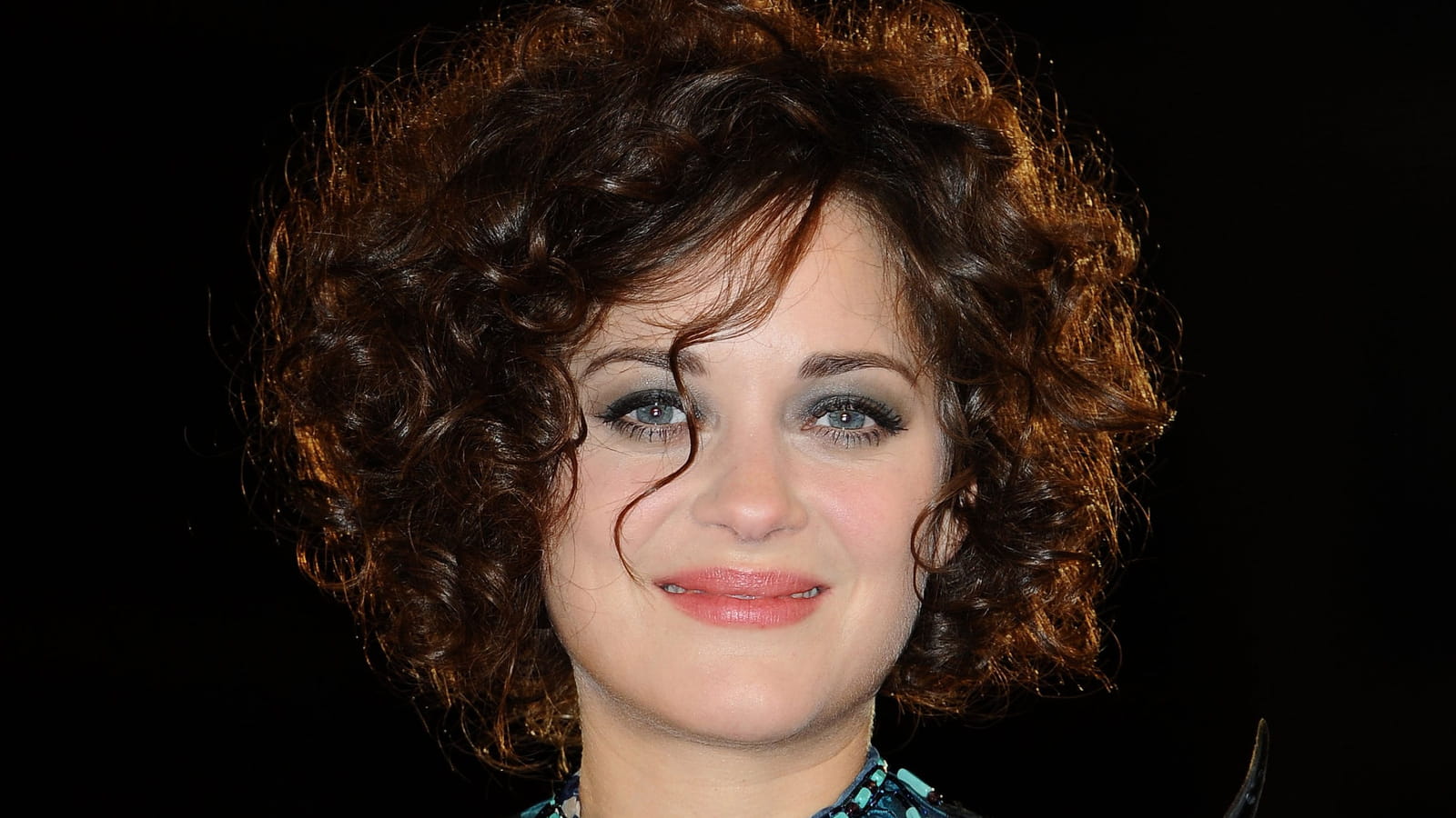 Cheveux bouclés