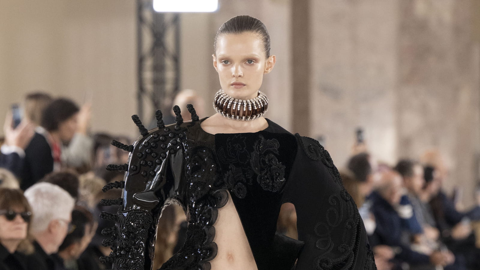 Look 10 du défilé Schiaparelli