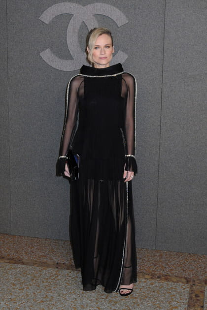 Diane Kruger en longue robe noire à strass transparente