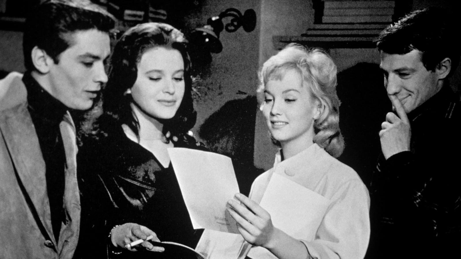 Avec Alain Delon et Jean-Paul Belmondo dans "Sois Belle et tais-toi", en 1958