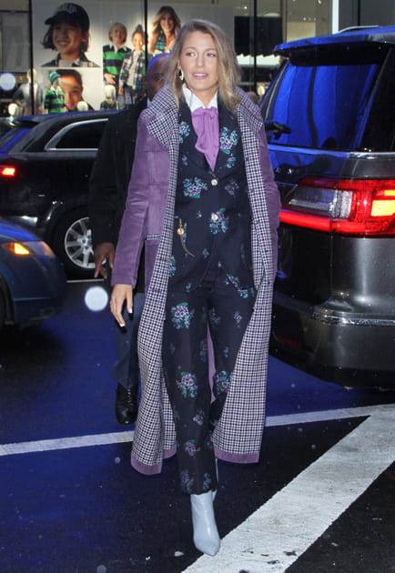 Blake Lively en costume à fleurs