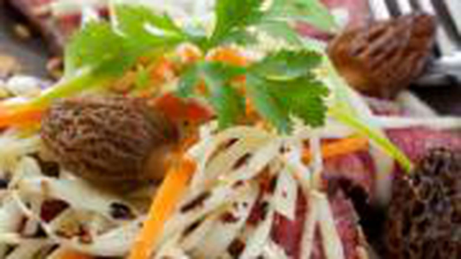 Tataki de boeuf légumes croquants morilles
