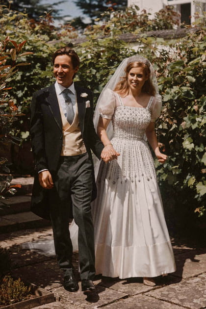 Beatrice d'York en robe de mari&eacute;e blanche Caroline Castigliano