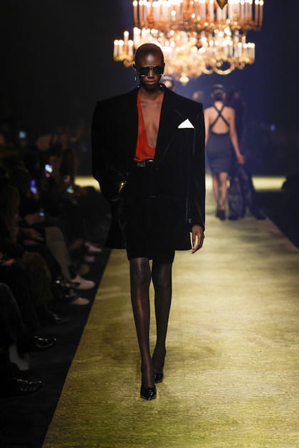 Look 27&nbsp;du d&eacute;fil&eacute; Saint Laurent