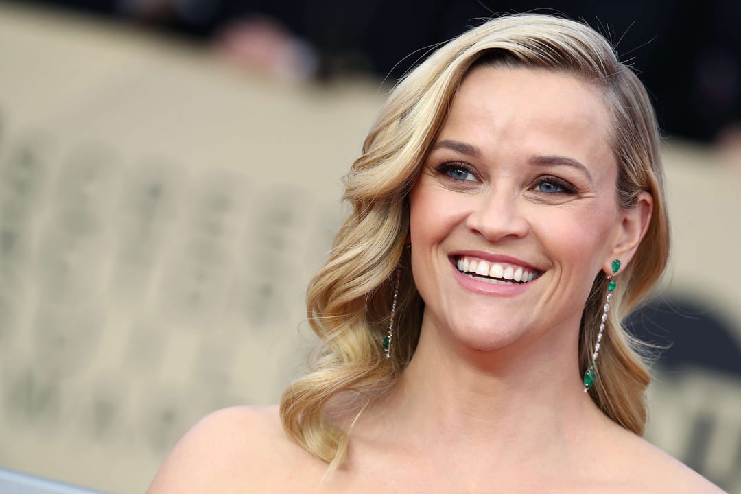 La coiffure élégante de Reese Witherspoon
