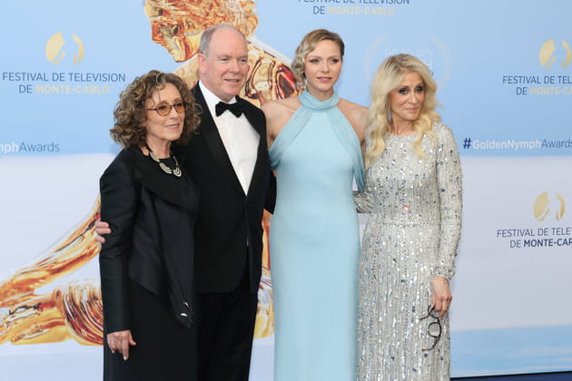 Mireille Dumas, Albert et Charlene et Judith Light ont posé sur le tapis rouge au Festival TV de Monte-Carlo