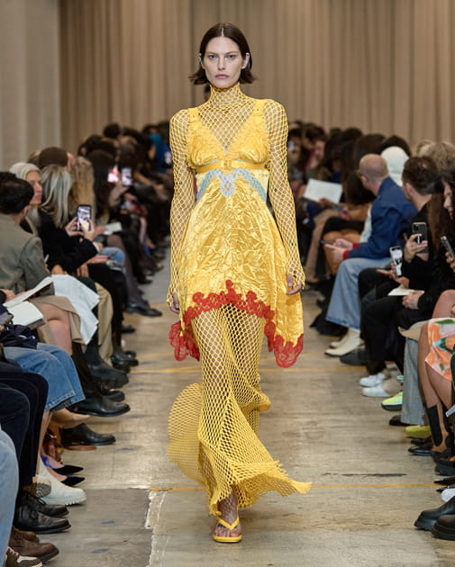 Look 74&nbsp;du d&eacute;fil&eacute; Burberry