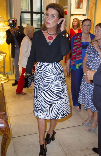 Caroline de Monaco en jupe zébrée