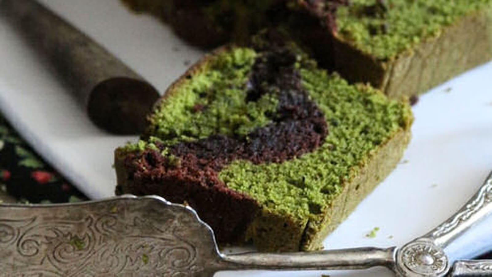 Cake marbré au chocolat et thé matcha