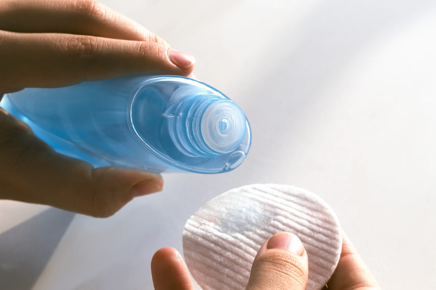 Eau micellaire : comment l'utiliser et sur quels type de peaux ?
