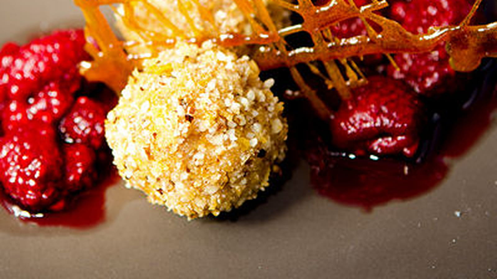 Glace frite, framboises sirop d'hibiscus