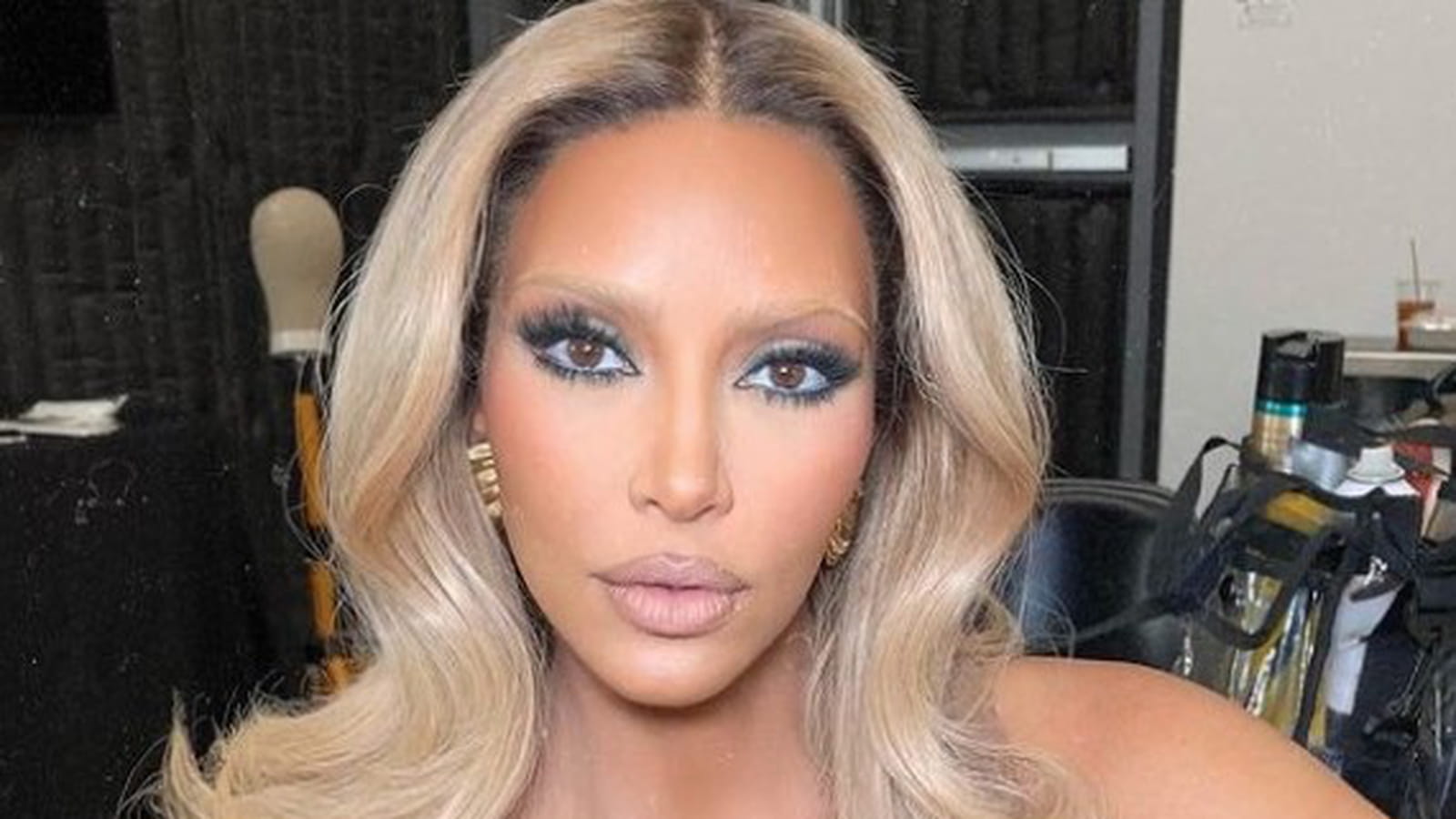 Les sourcils décolorés de Kim Kardashian