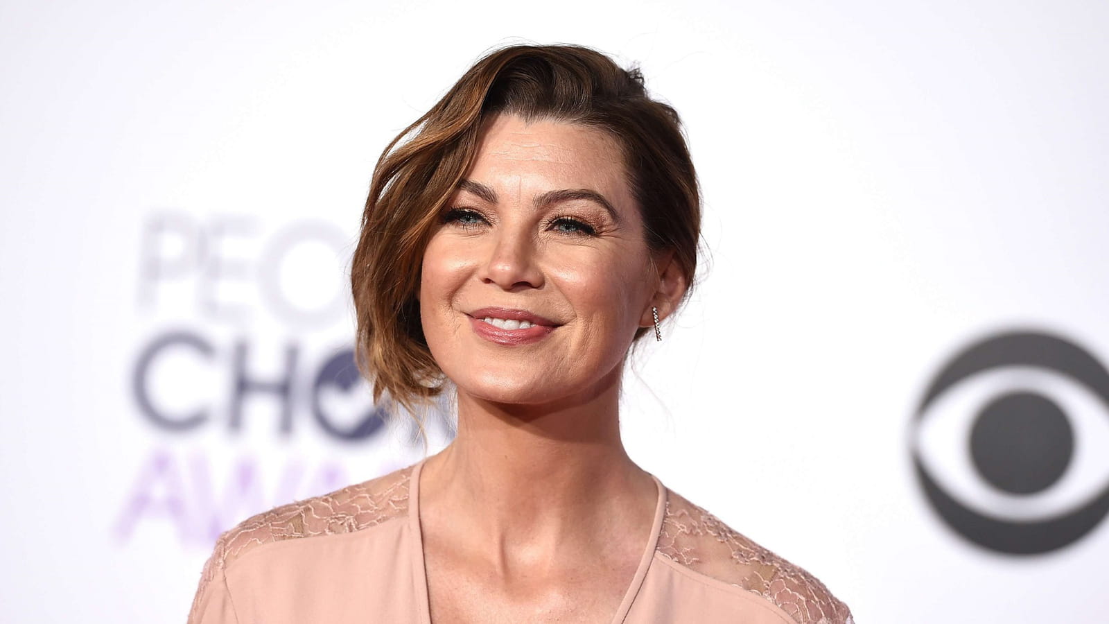 Les paupières cuivrées d'Ellen Pompeo