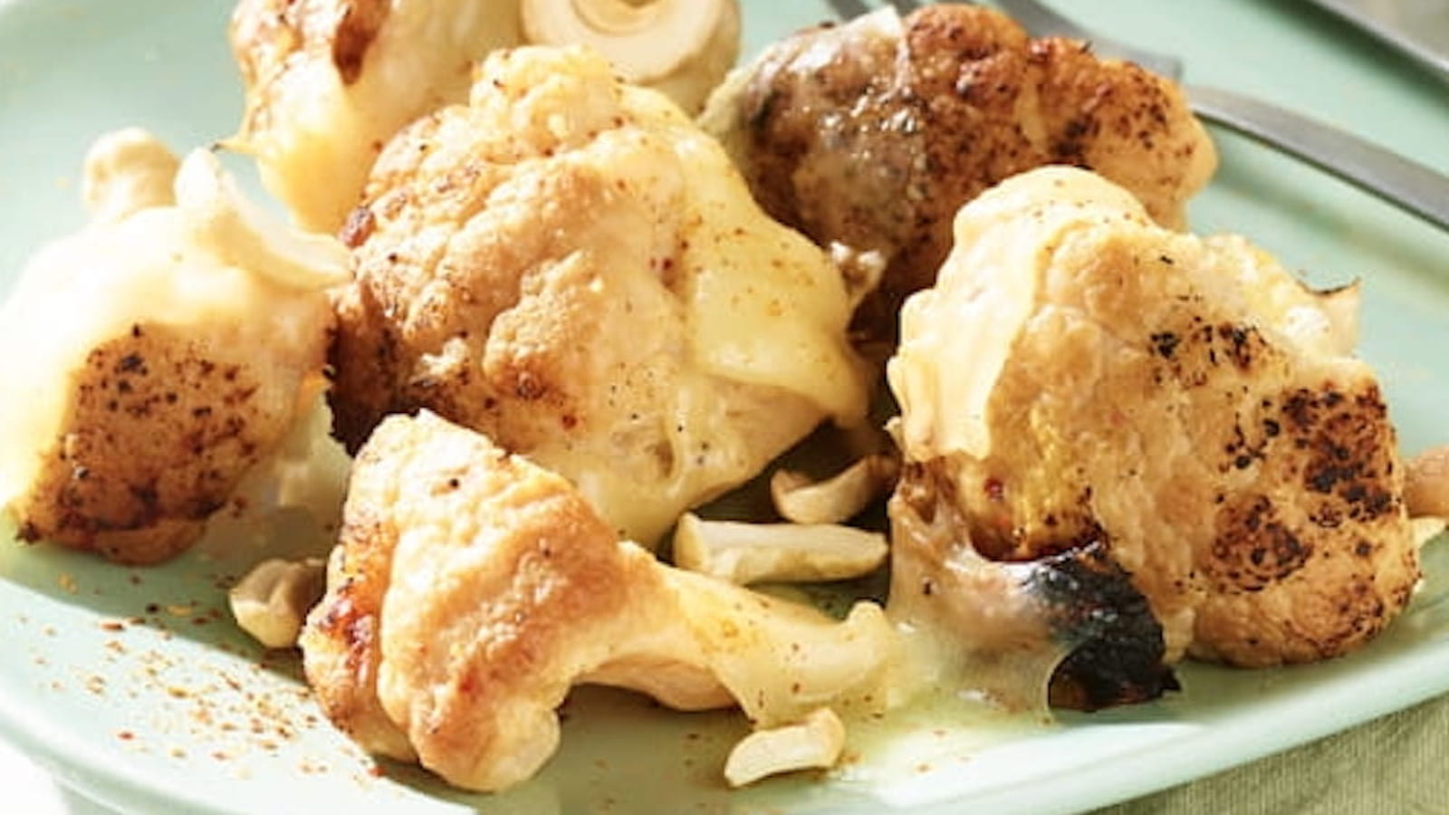Chou-fleur rôti au miel et piment d’Espelette, Emmental et noix de cajou