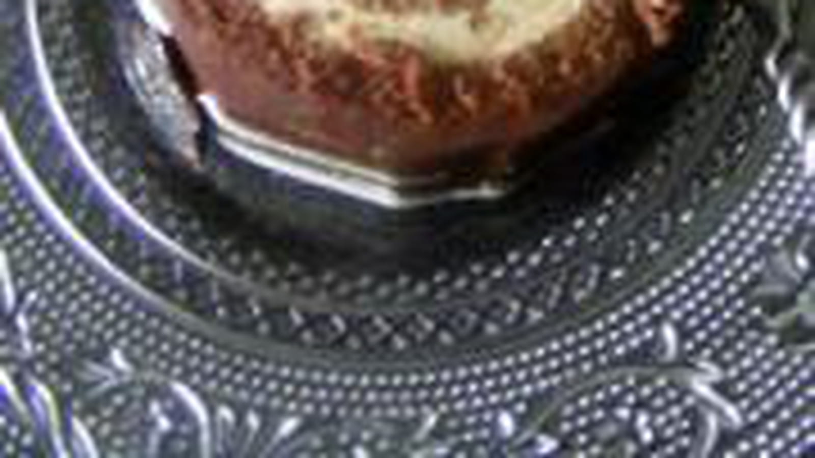 Gâteau roulé ou bûche au chocolat, crème légère saveur pain d'épices