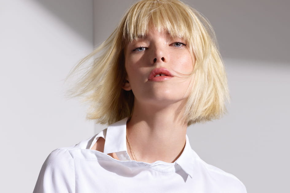 Le carr&eacute; blond polaire avec une frange