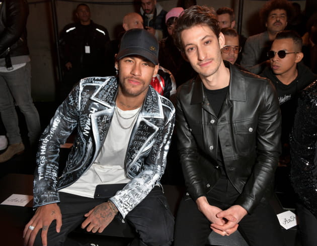 Neymar et Pierre Niney c&ocirc;te &agrave; c&ocirc;te au d&eacute;fil&eacute; Balmain