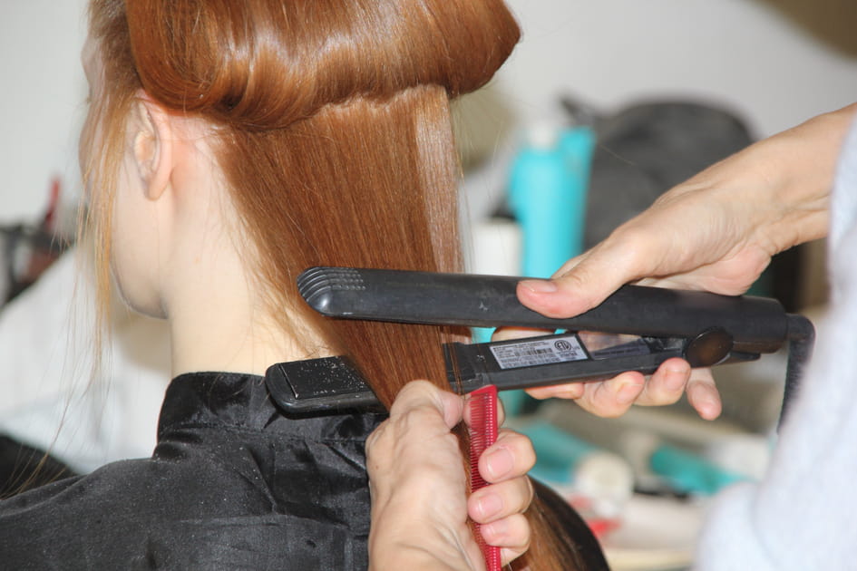 Coiffure : lissage de la chevelure