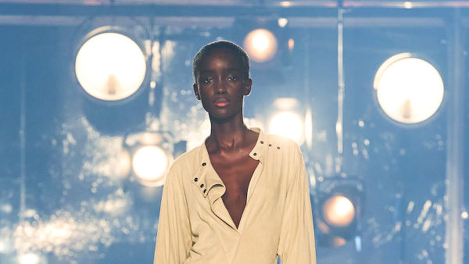 Look 10