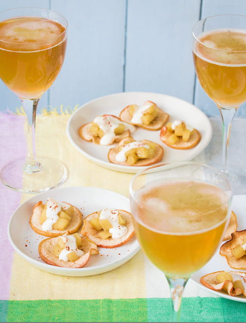 Chips de pommes maison, dés de pommes confites au au cinq épices et mousse glacée au cidre