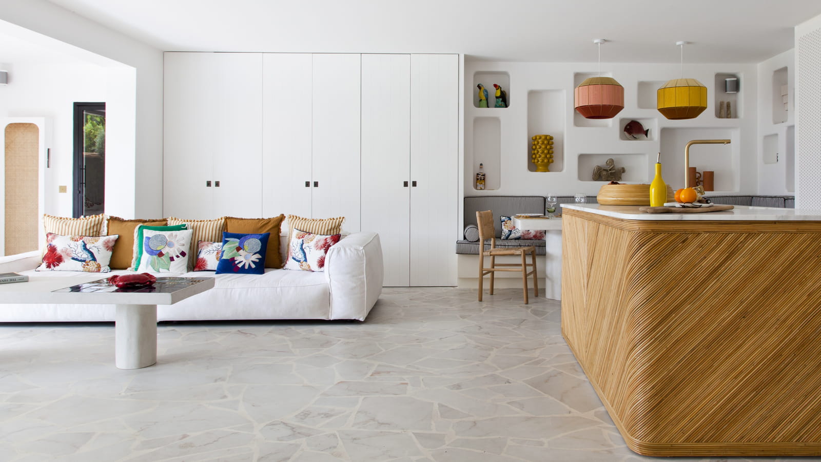 Salon blanc et couleur