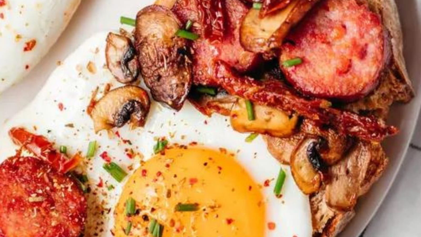 Toast english à la saucisse de Montbéliard