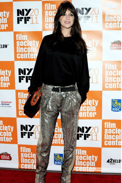 Charlotte Gainsbourg en pantalon &agrave; paillettes et haut noir