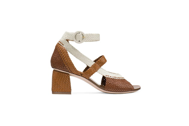 Sandales tress&eacute;es de Stuart Weitzman