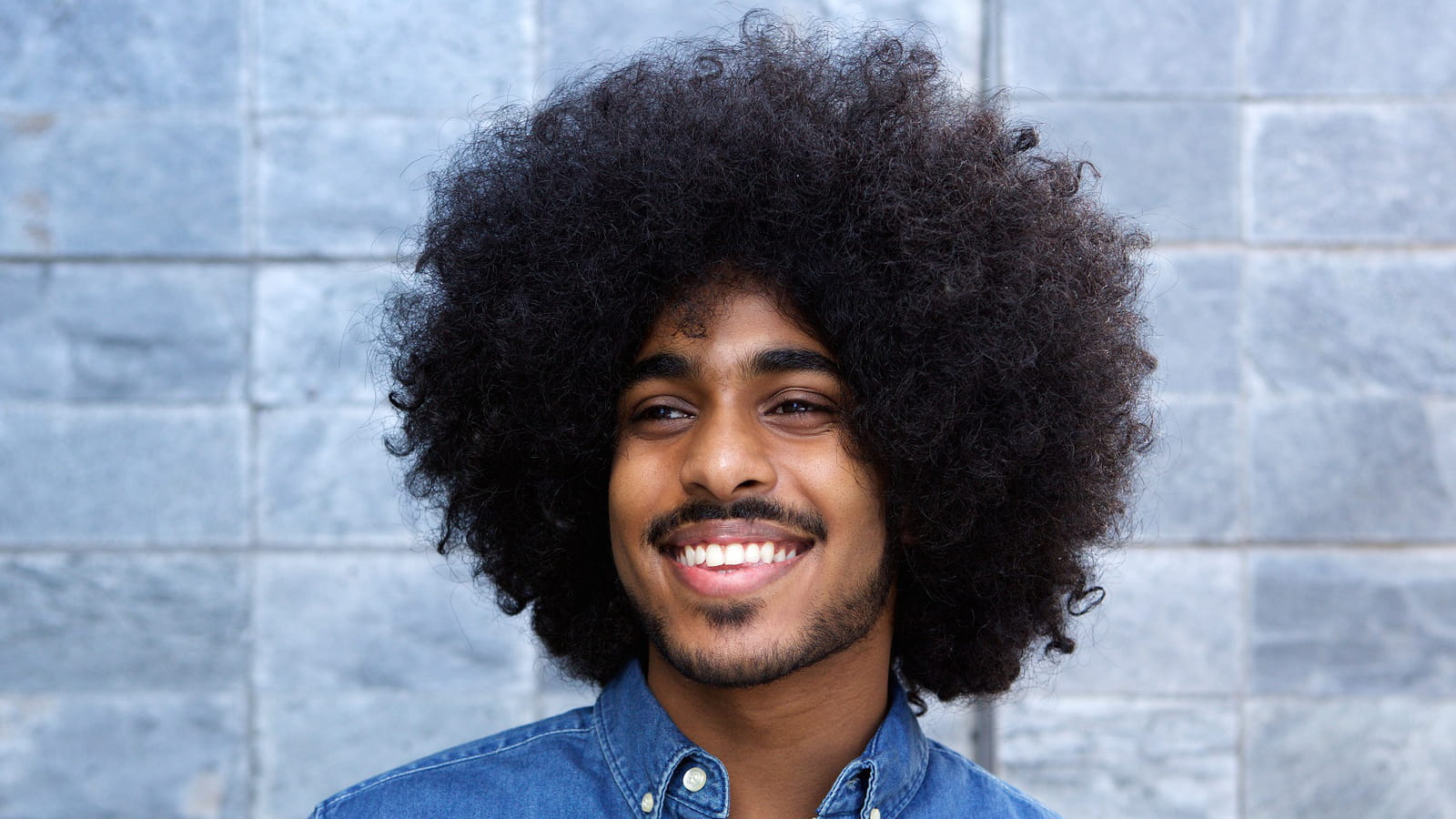 20 coiffures pour les hommes aux cheveux afros