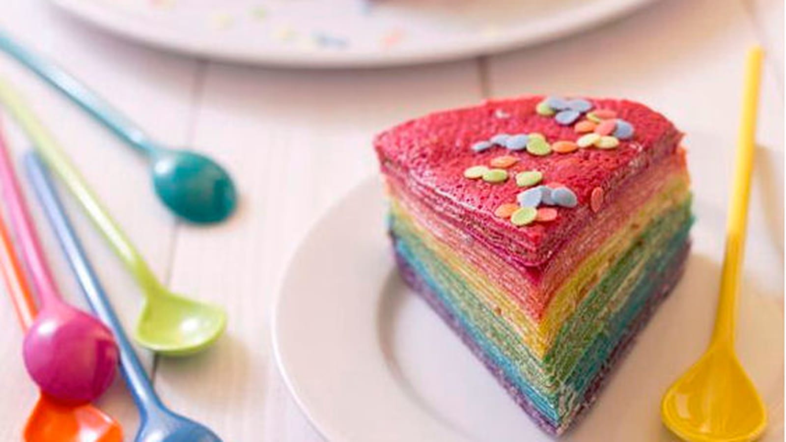 Gâteau de crêpes façon rainbow cake