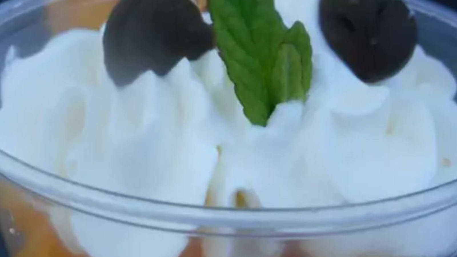 Verrines d'abricots et chantilly