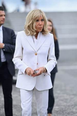 Brigitte-macron-pince-plate