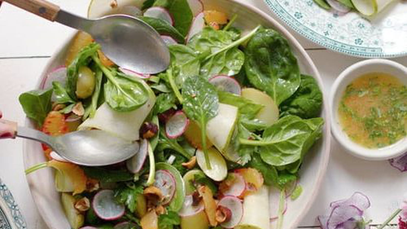 Salade de petites pommes de terre et pousses d'épinards
