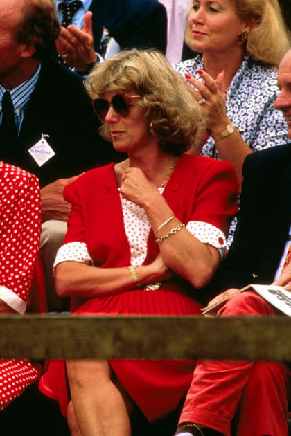 Camilla Parker-Bowles en robe rouge &agrave; pois