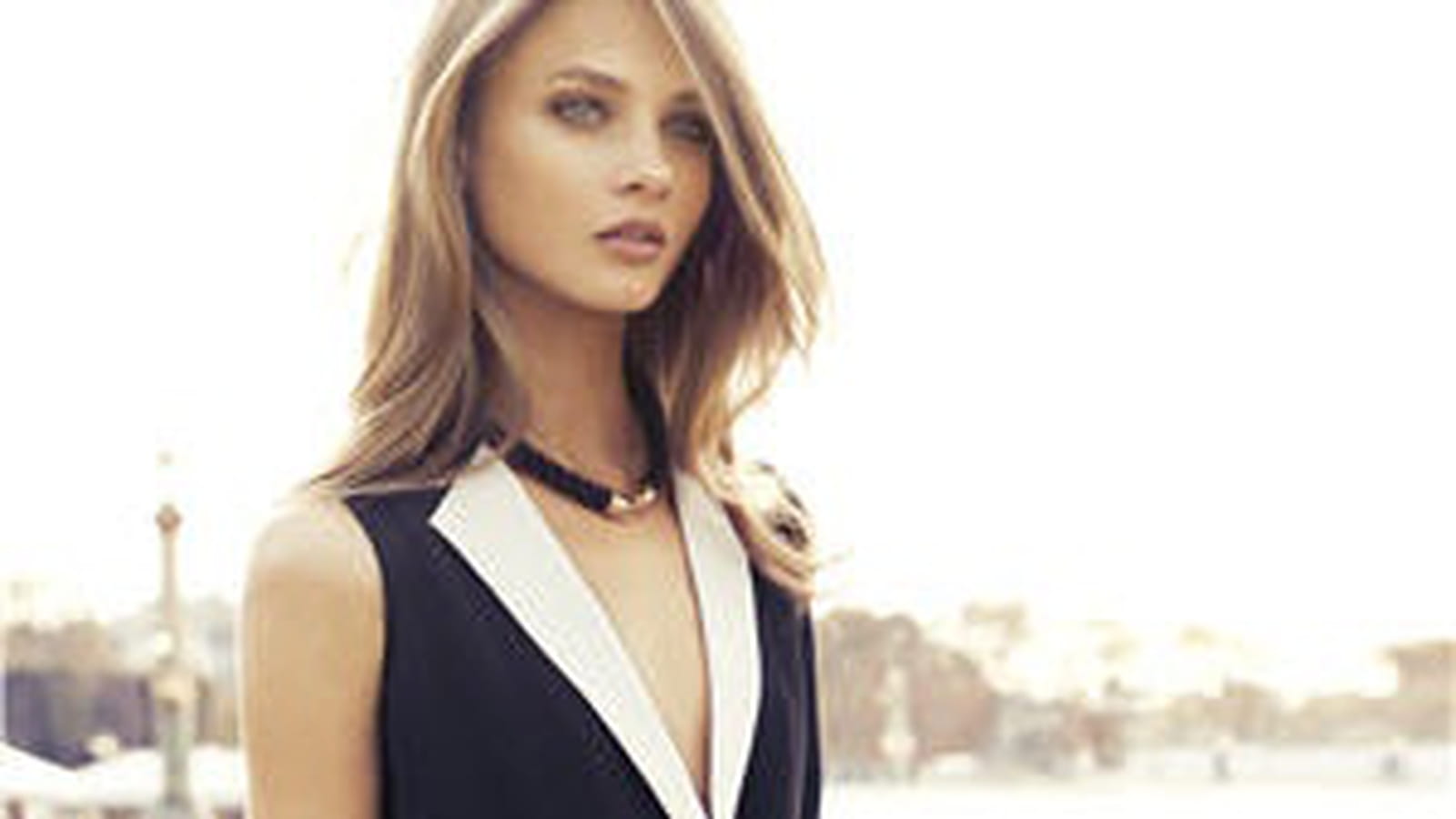 Robe noire et blanche de Mango