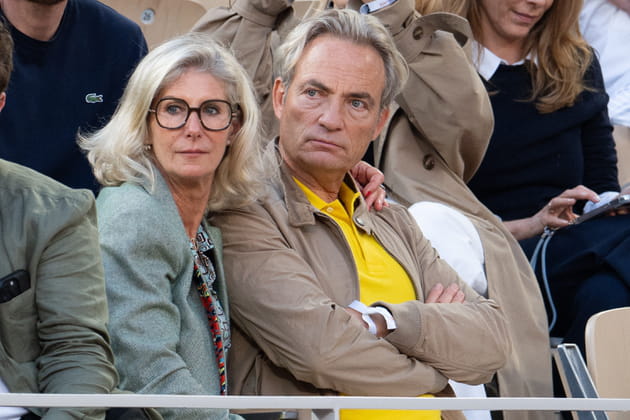 L'acteur Gilles Cohen et sa femme Karine Paschal, dans les tribunes à Roland-Garros