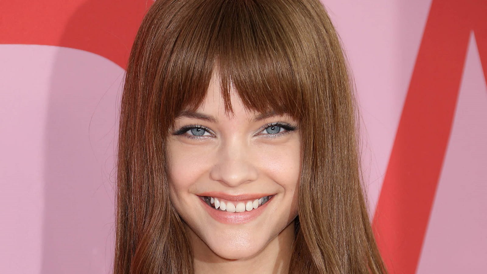 Barbara Palvin avec frange