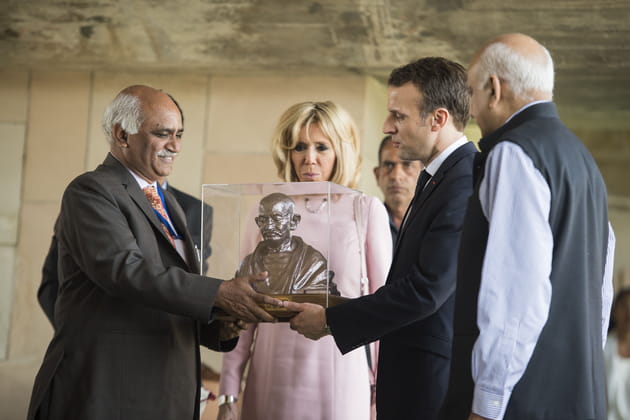 Emmanuel et Brigitte Macron au m&eacute;morial du Mahatma Gandhi