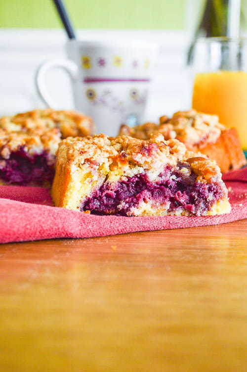Cake crumble aux framboises et chocolat blanc